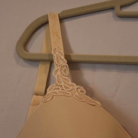 Set of Bras - Picture 3 of 8